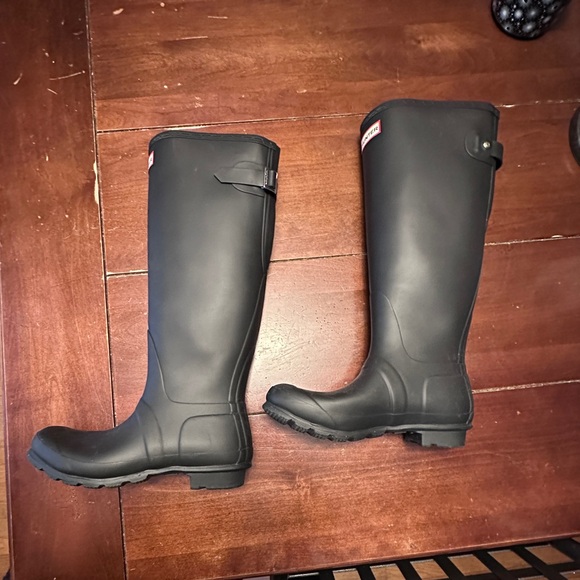 Hunter Tall Matte Black Rain Boots, size 8, with box - Picture 3 of 11